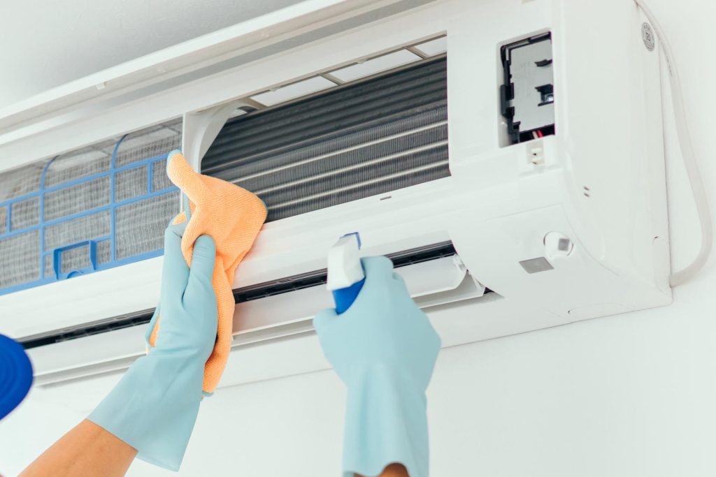 エアコンのフィルター掃除